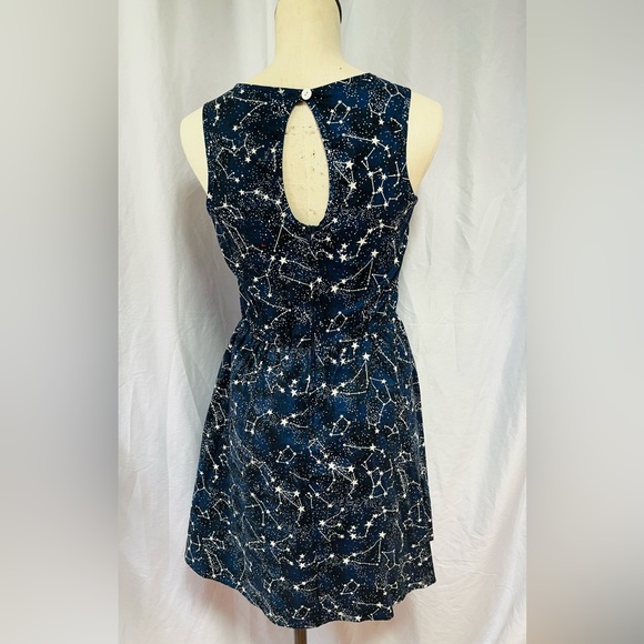 Retrolicious women’s sleeveless glow in the dark constellation dress. Size S. - Picture 4 of 5